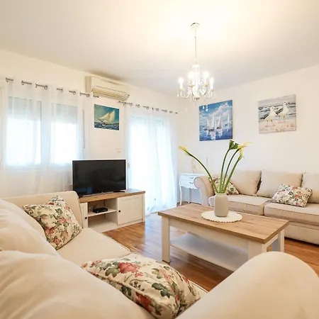 Two Bedroom Luka By Adex Travel 아파트