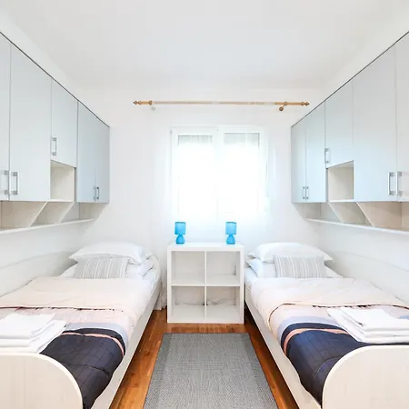 Two Bedroom Luka By Adex Travel 자다르