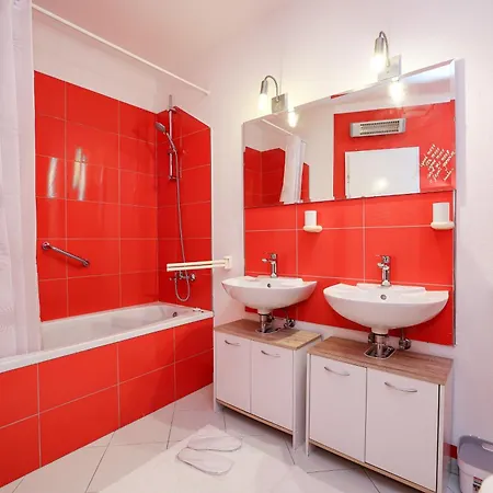 아파트 Two Bedroom Luka By Adex Travel *